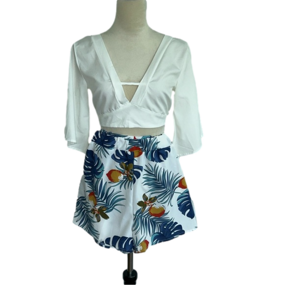 2 Piece Set: Shorts and Crop Top: Size M (?)